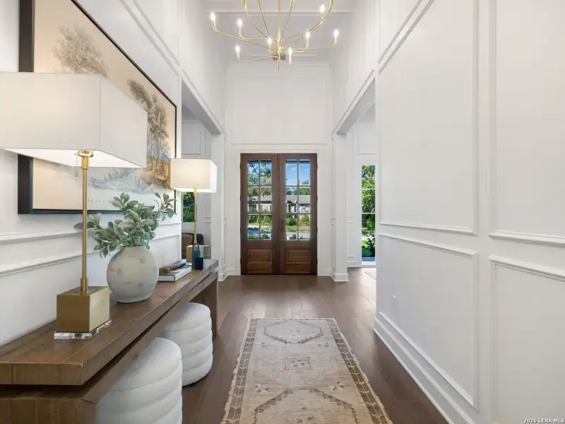 Furnished interior view inside a new home in , Alamo Heights (Image 8).