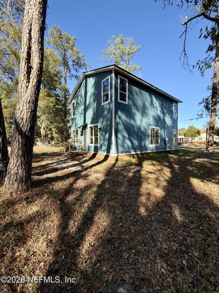Exterior details and patio area of a home in , Jacksonville (Image 3).