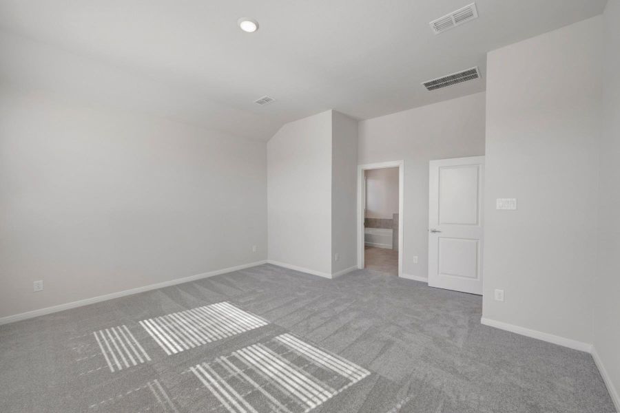 Spacious, unfurnished interior of a new home in Austin Point, Richmond (Image 13).