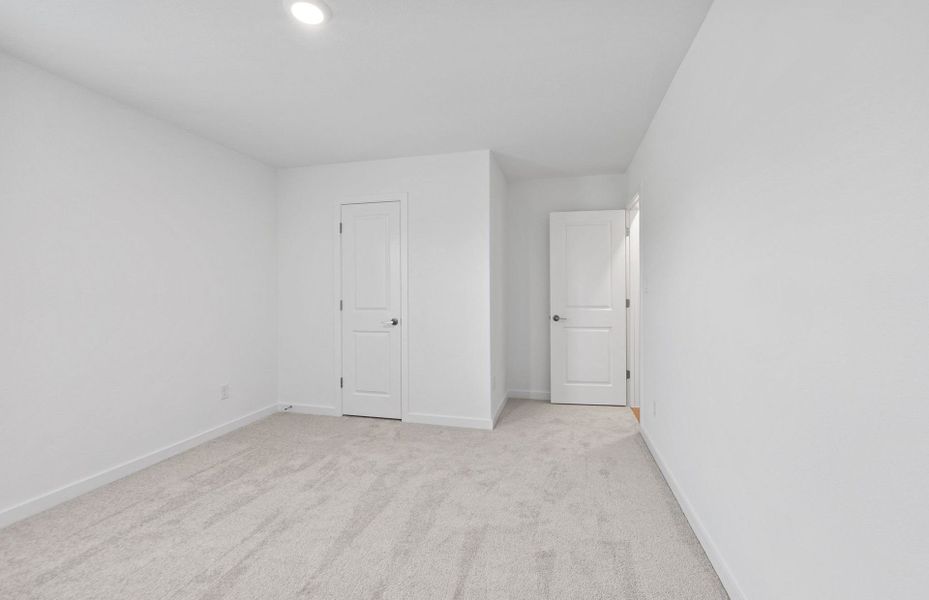 Spacious, unfurnished interior of a new home in Wolf Ranch, Georgetown (Image 39).