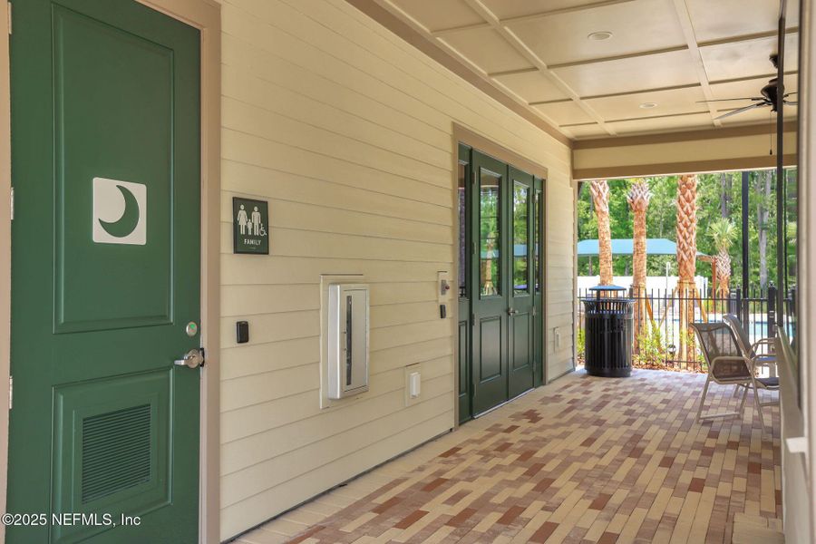 Exterior details and patio area of a home in Jennings Farm, Middleburg (Image 4).
