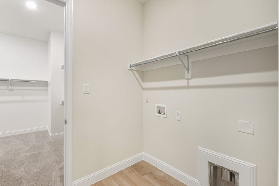 Spacious, unfurnished interior of a new home in Edgewater, Fate (Image 31).