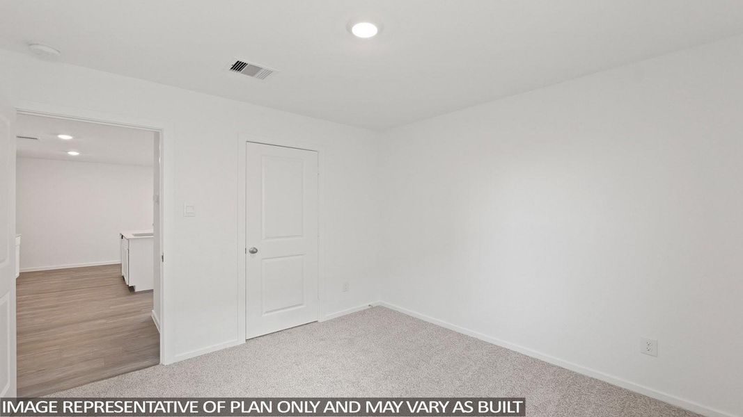 Spacious, unfurnished interior of a new home in Lake Conroe Cove, Willis (Image 22).