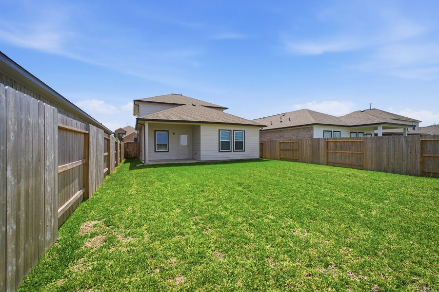 Exterior details and patio area of a home in Windrose Green, Angleton (Image 27).
