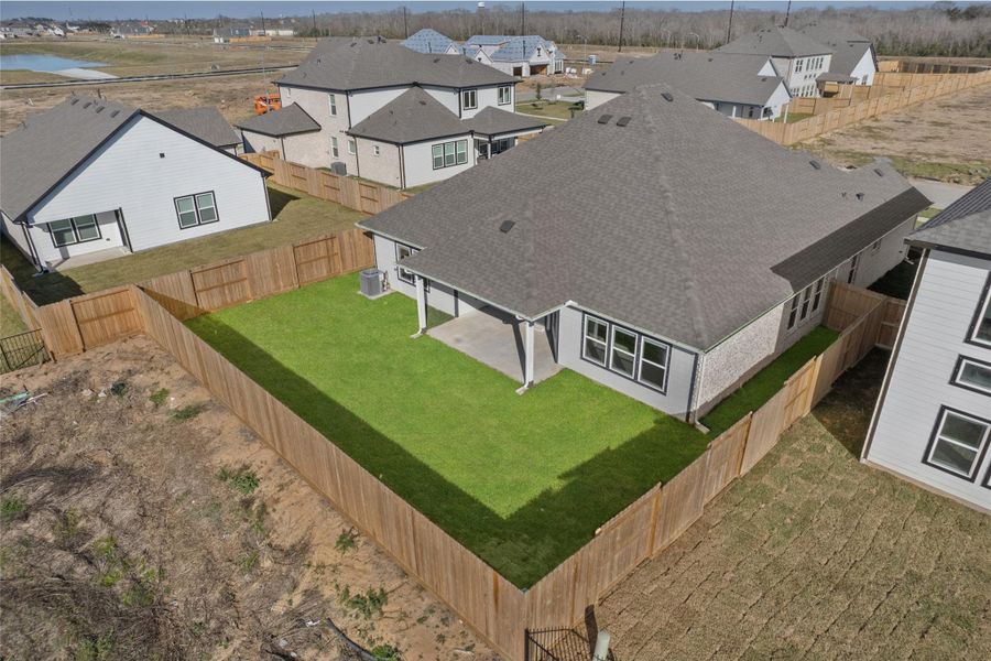 Exterior details and patio area of a home in Ashland, Angleton (Image 3).