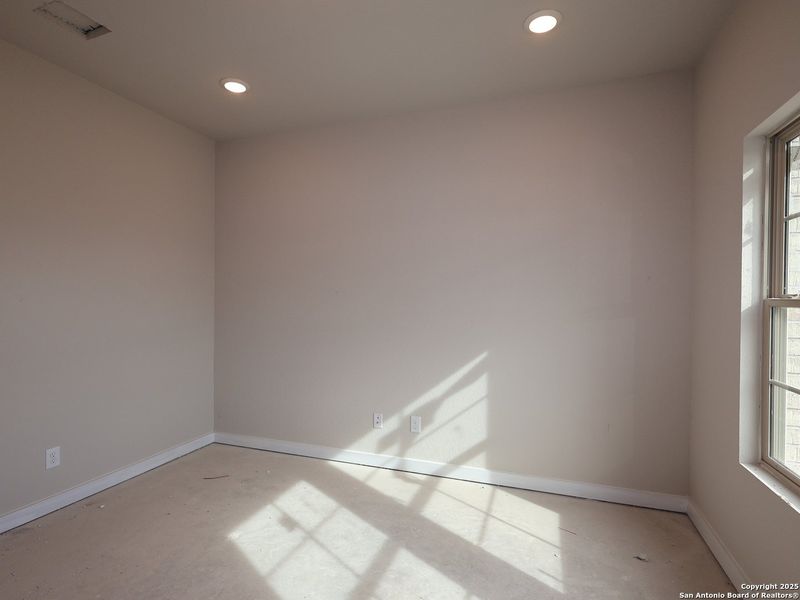 Spacious, unfurnished interior of a new home in Cinco Lakes, San Antonio (Image 13).