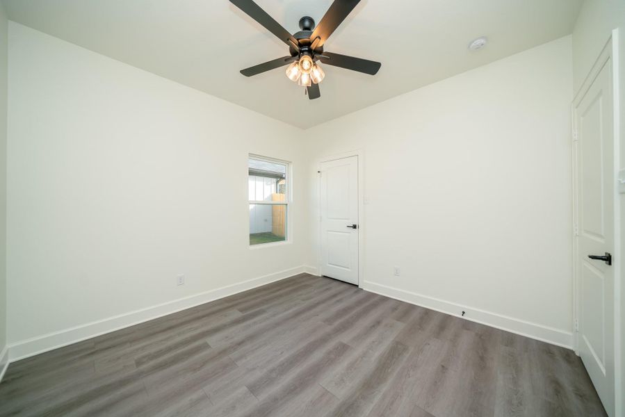 Spacious, unfurnished interior of a new home in , Kilgore (Image 13).