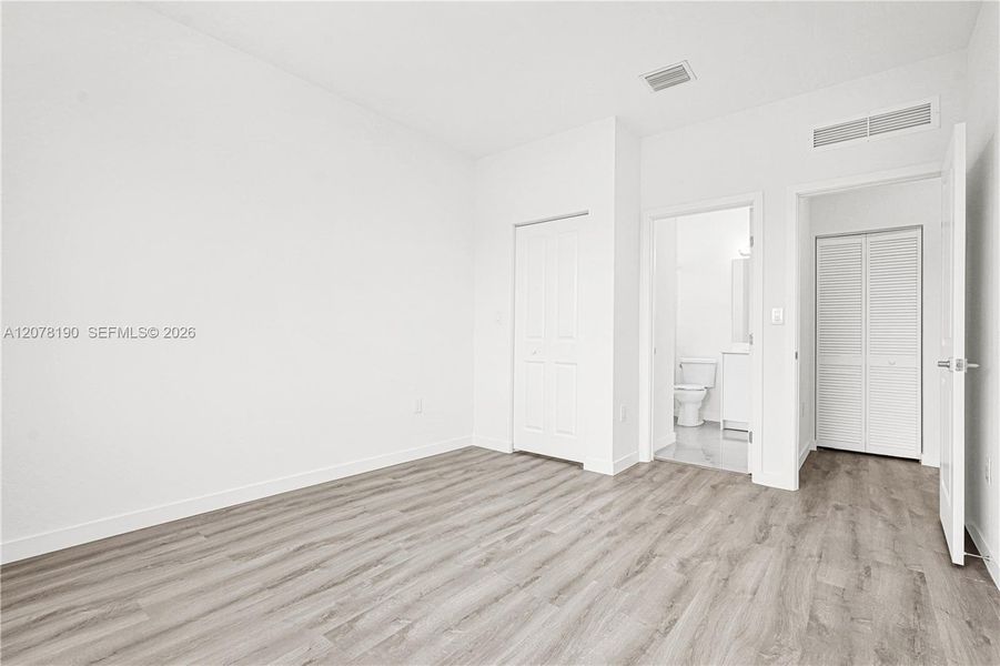 Spacious, unfurnished interior of a new home in , Miami (Image 59).