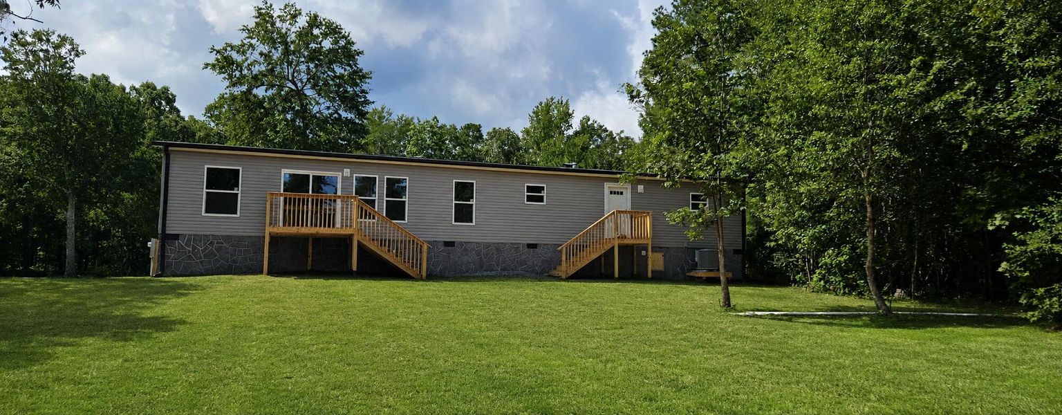 Exterior details and patio area of a home in , Eutawville (Image 10).
