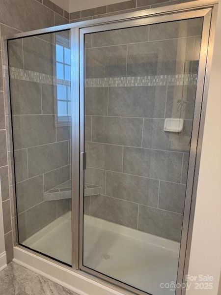 5 ft tiled shower with bench