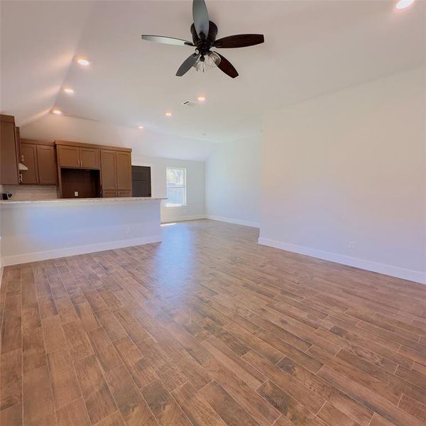 Spacious, unfurnished interior of a new home in , Dallas (Image 10).