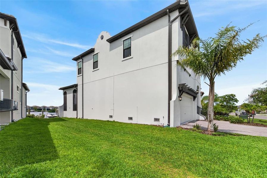 Exterior details and patio area of a home in SouthShore Yacht Club, Ruskin (Image 30).