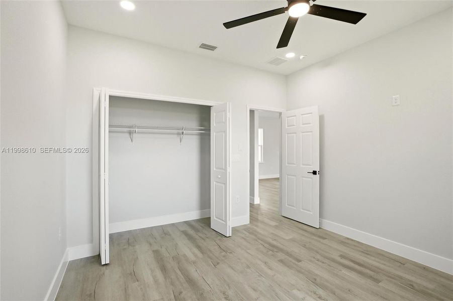 Spacious, unfurnished interior of a new home in , Lake Placid (Image 23).