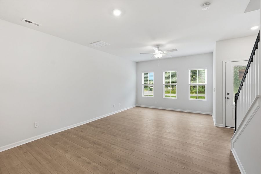 Spacious, unfurnished interior of a new home in Lakeview Village, Charlotte (Image 15).
