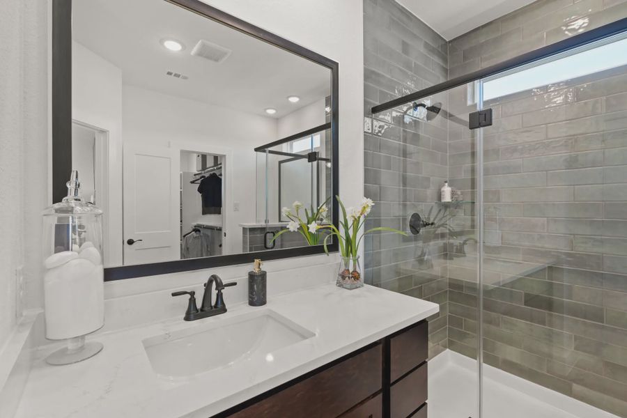 Representative furnished interior of a home built from the Oakdale by Chesmar Homes in Sienna Courtyard, Missouri City (Image 10).