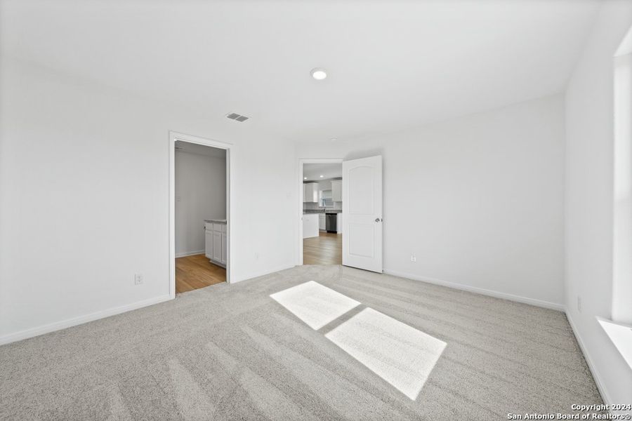 Spacious, unfurnished interior of a new home in Luckey Ranch, San Antonio (Image 16).