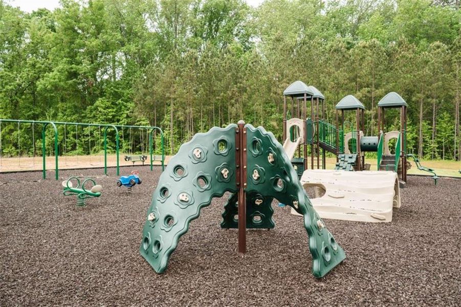 Community amenities in Crossvine Village, LaGrange (Image 9).