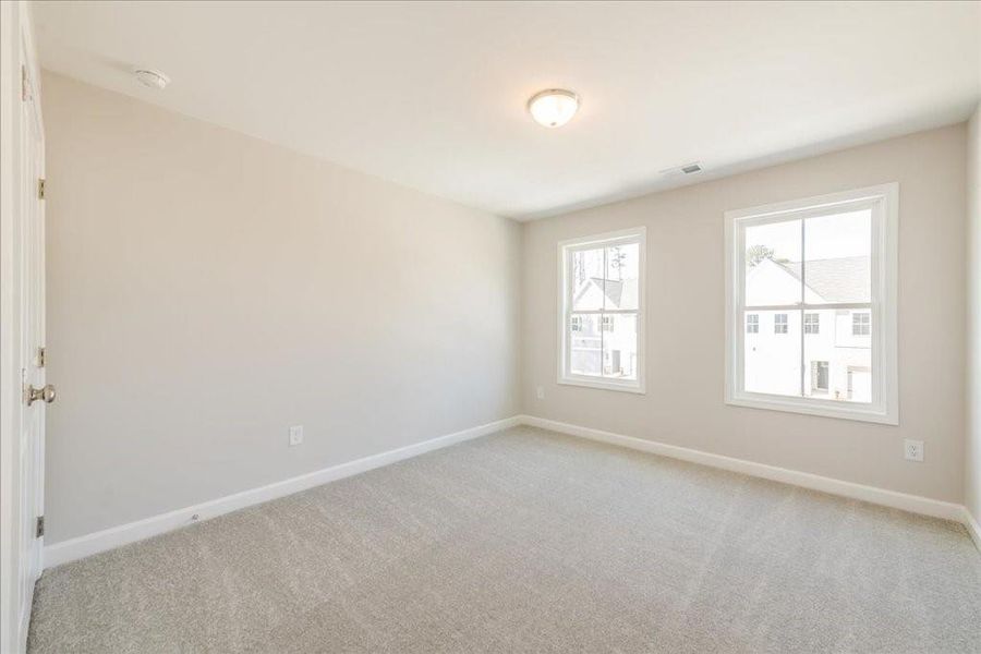 Spacious, unfurnished interior of a new home in Cherokee Township, Acworth (Image 33).