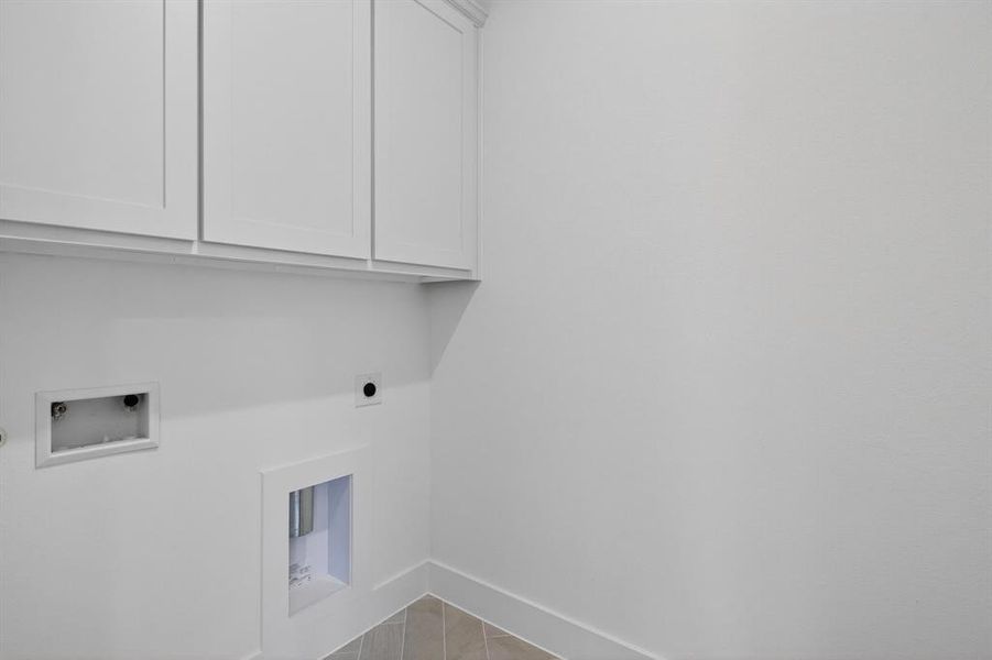 Spacious, unfurnished interior of a new home in Solterra, Mesquite (Image 22).