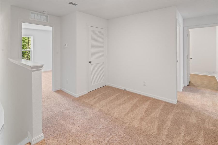 Spacious, unfurnished interior of a new home in , Kissimmee (Image 9).