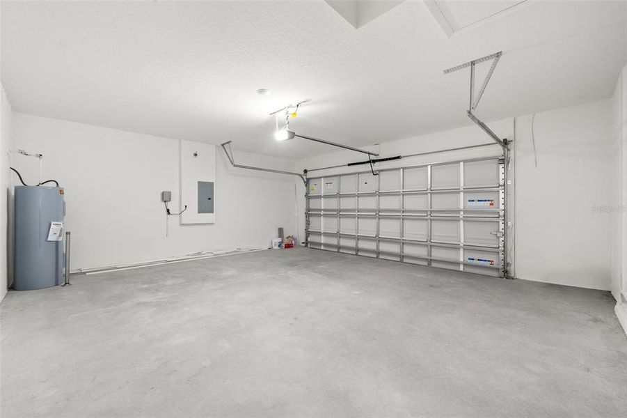 Spacious, unfurnished interior of a new home in , Sebring (Image 46).