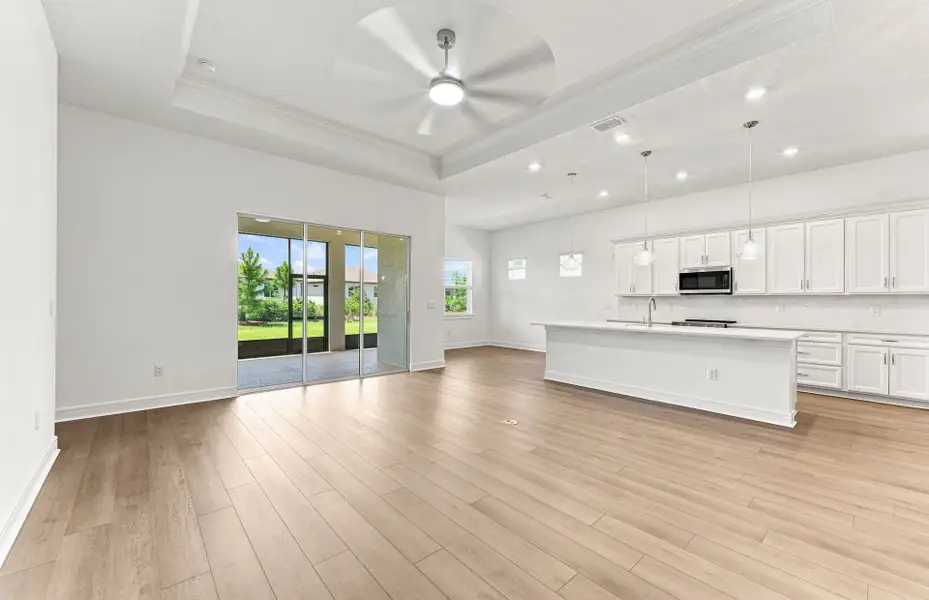 Spacious, unfurnished interior of a new home in Del Webb Stone Creek, Ocala (Image 16).