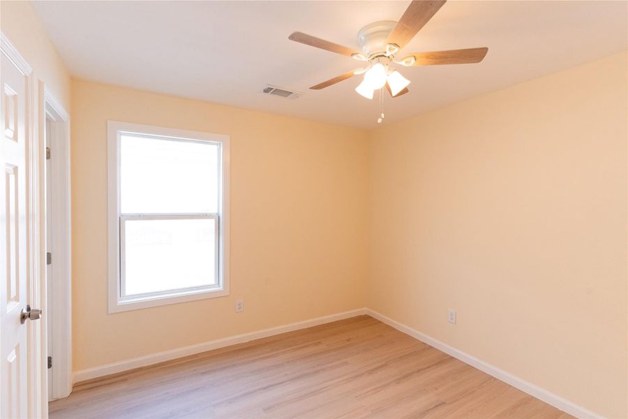 Spacious, unfurnished interior of a new home in , Bacliff (Image 6).