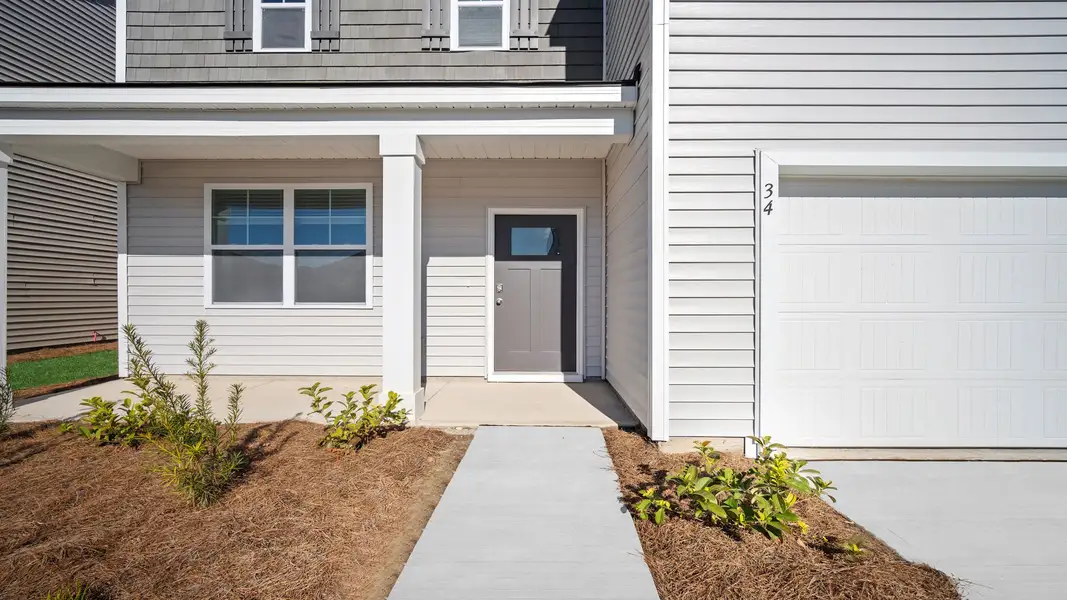Exterior details and patio area of a home in Rice Hope, Port Wentworth (Image 2).
