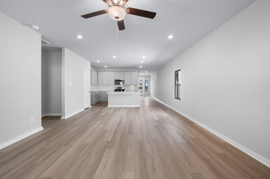 Spacious, unfurnished interior of a new home in Westridge Cove, Conroe (Image 16).