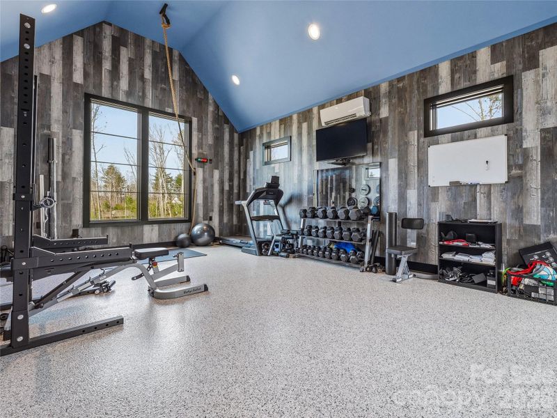 Community amenities in , Asheville (Image 35).