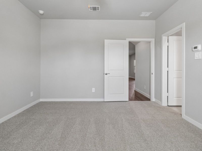 Spacious, unfurnished interior of a new home in Cibolo Hills West - Spring Series, Fort Worth (Image 13).
