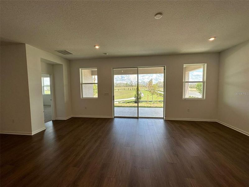 Spacious, unfurnished interior of a new home in Soleil, Kissimmee (Image 22).