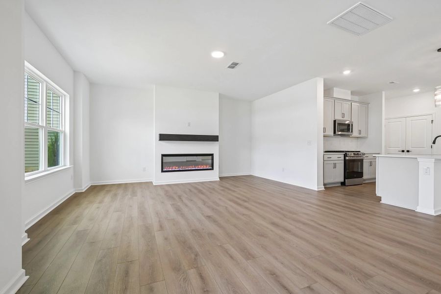Representative images and renderings are for illustrative purposes. Actual structural options and design finishes of home may vary.