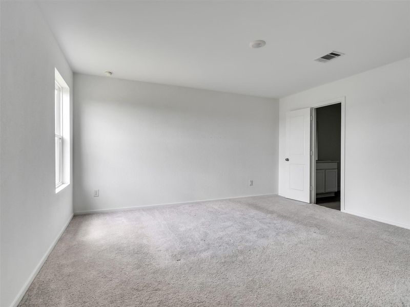 Spacious, unfurnished interior of a new home in , Katy (Image 22).