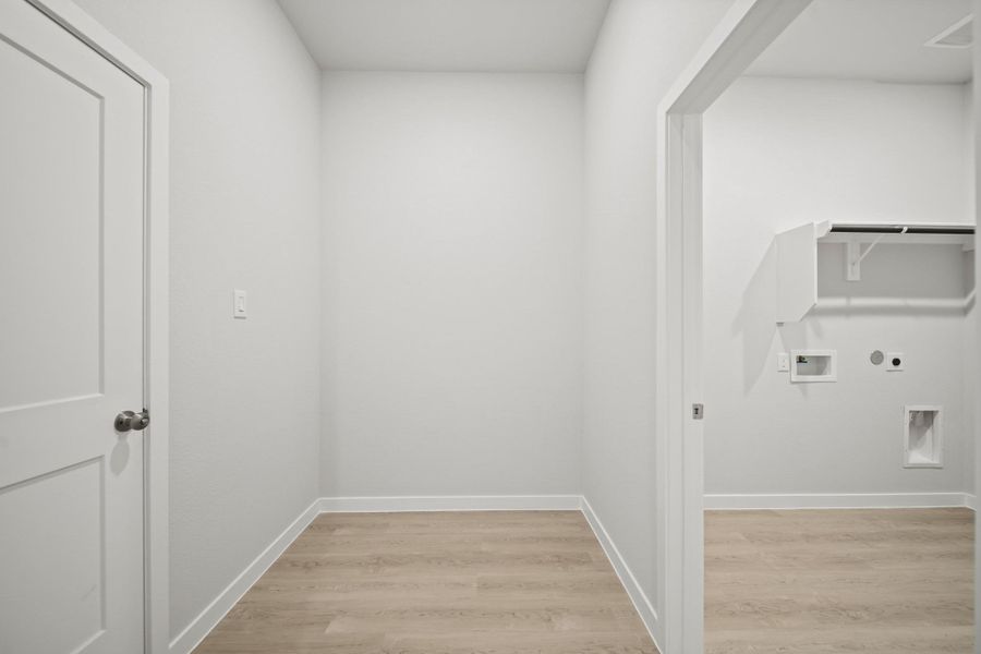 Spacious, unfurnished interior of a new home in Sunterra Lakes, Brookshire (Image 13).