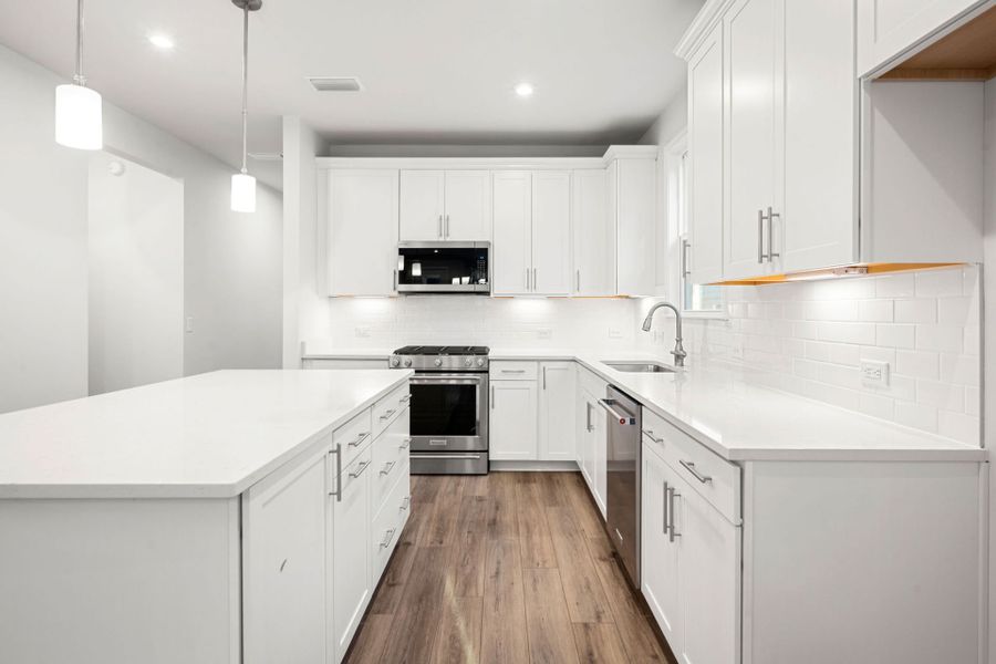 Furnished interior view inside a new home in Sun City Hilton Head, Bluffton (Image 5).
