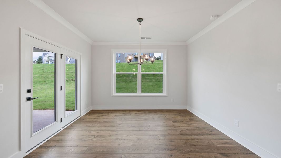 Spacious, unfurnished interior of a new home in Cottonwood Ridge, Piedmont (Image 25).
