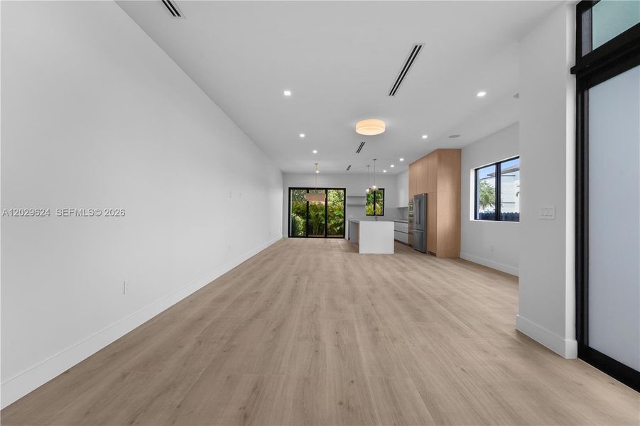 Spacious, unfurnished interior of a new home in , Miami (Image 47).