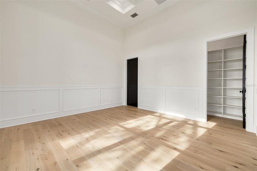 Spacious, unfurnished interior of a new home in , Belleair (Image 44).