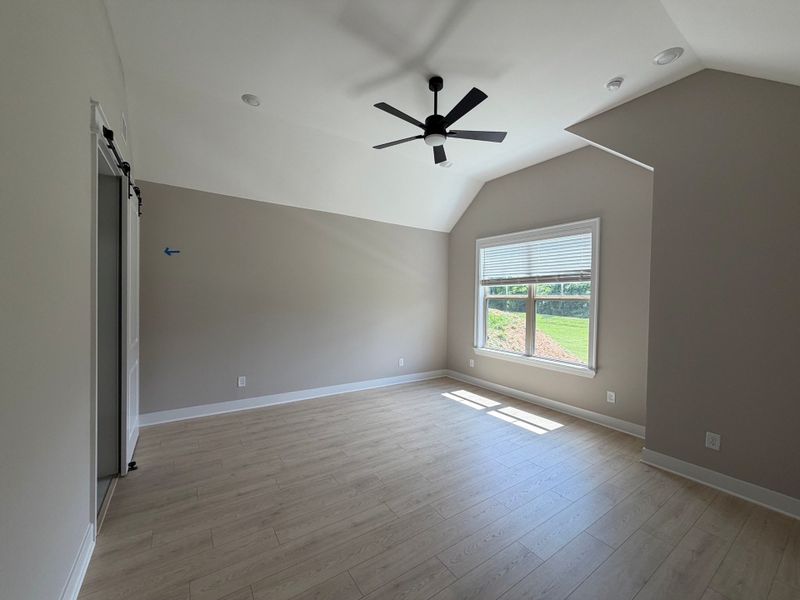 Spacious, unfurnished interior of a new home in Bluebird Hollow at Autumn Ridge, Spring Hill (Image 11).