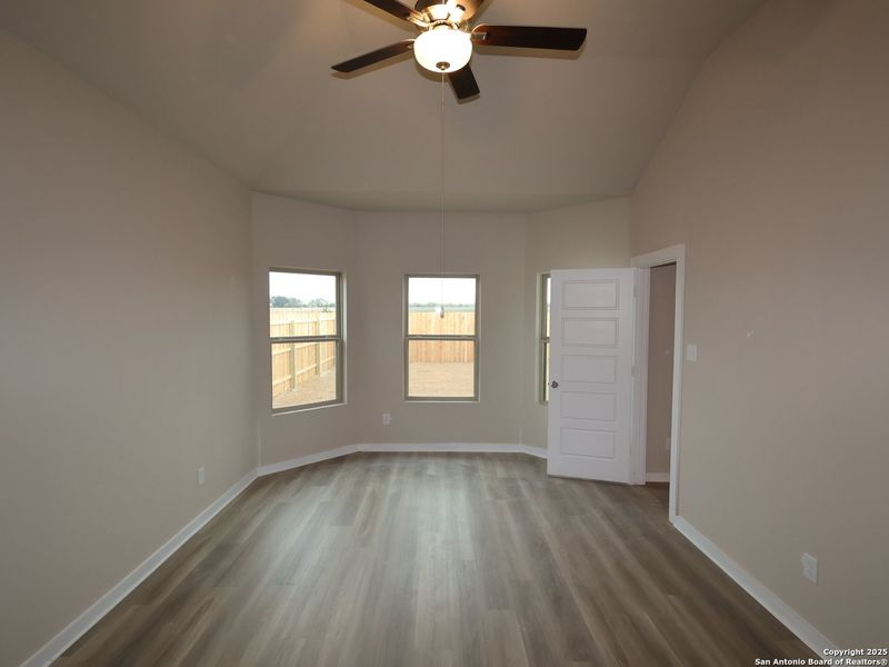 Spacious, unfurnished interior of a new home in Winding Brook, San Antonio (Image 19). Spacious, unfurnished interior of a new home in Winding Brook, San Antonio (Image 19).