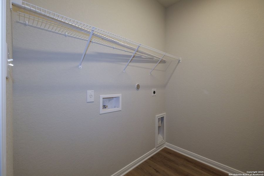 Spacious, unfurnished interior of a new home in Paloma Park, Converse (Image 25).