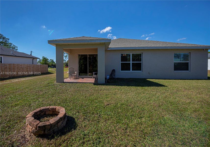 Exterior details and patio area of a home in , Labelle (Image 27).