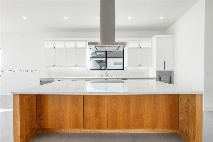 Furnished interior view inside a new home in , Marathon (Image 7).