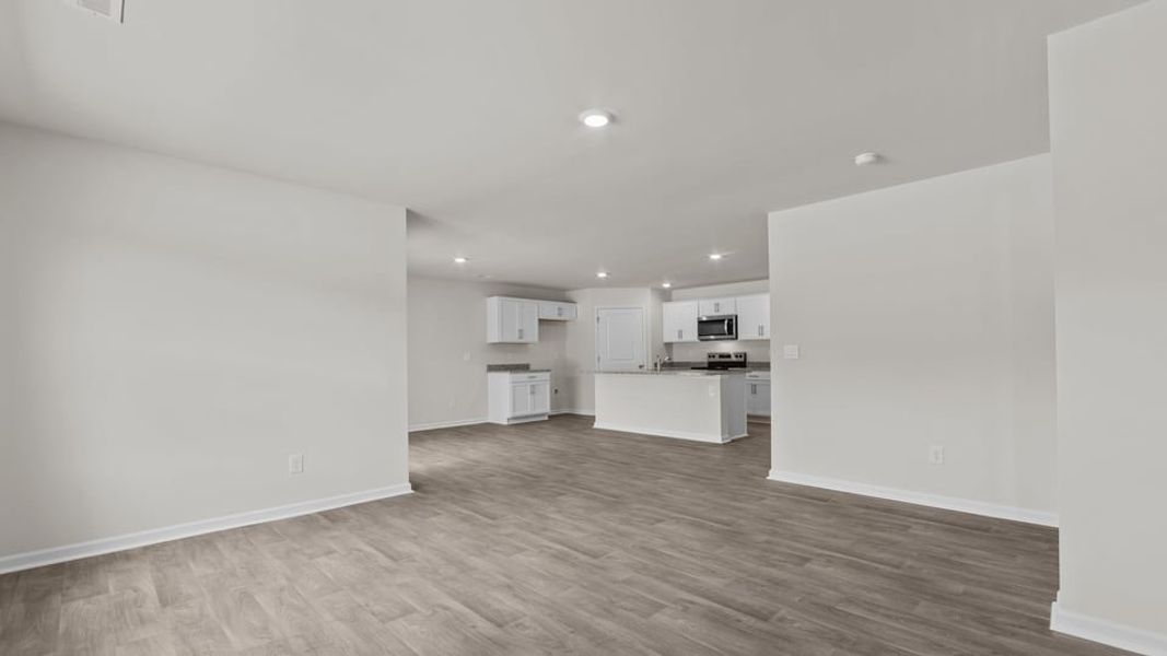 Spacious, unfurnished interior of a new home in Blair Ridge, La Grange (Image 31).