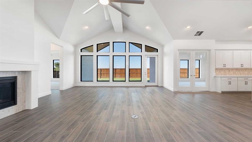 Spacious, unfurnished interior of a new home in Myrtle Creek 71', Waxahachie (Image 22). Spacious, unfurnished interior of a new home in Myrtle Creek 71', Waxahachie (Image 22).