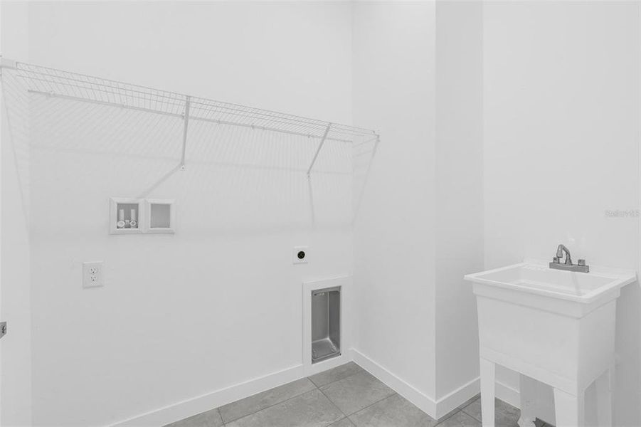 Spacious, unfurnished interior of a new home in , Citrus Springs (Image 26).