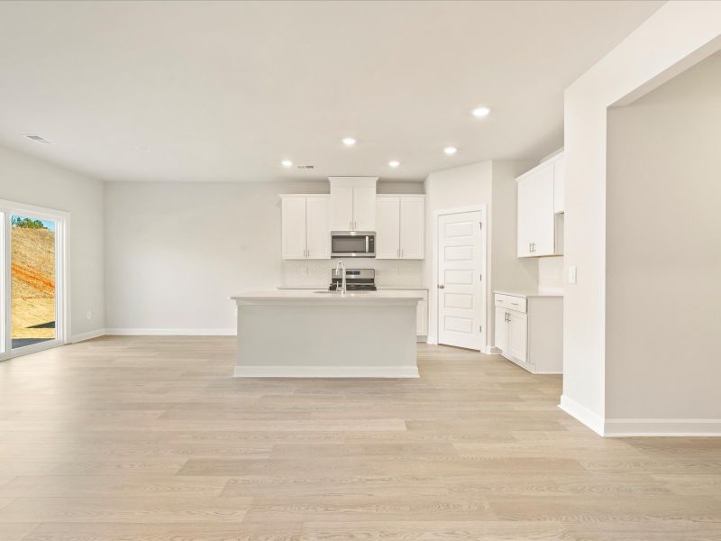 Spacious, unfurnished interior of a new home in Shiloh Valley, Piedmont (Image 5).