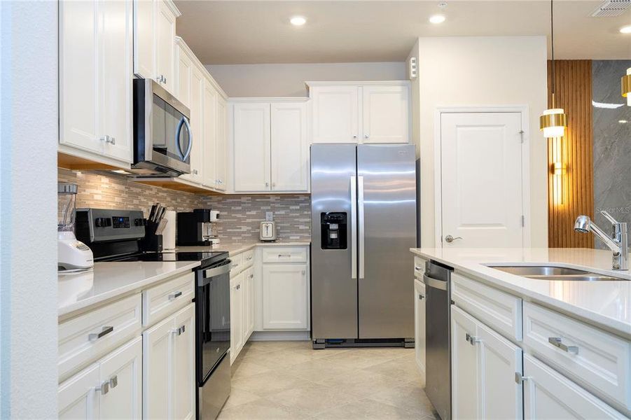 Furnished interior view inside a new home in Windsor Cay Resort, Clermont (Image 39).