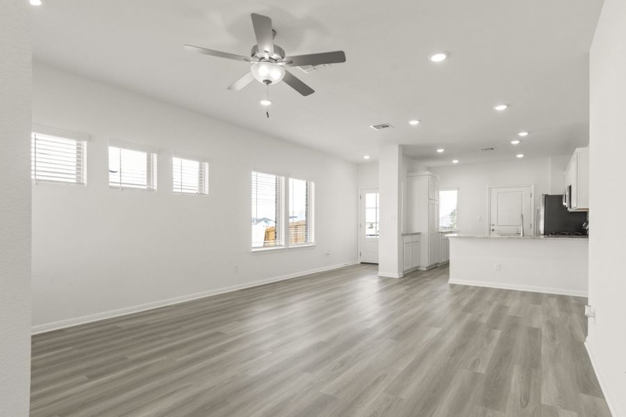 Spacious, unfurnished interior of a new home in Crosswinds, Kyle (Image 16).